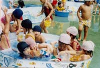 3才児プール遊び